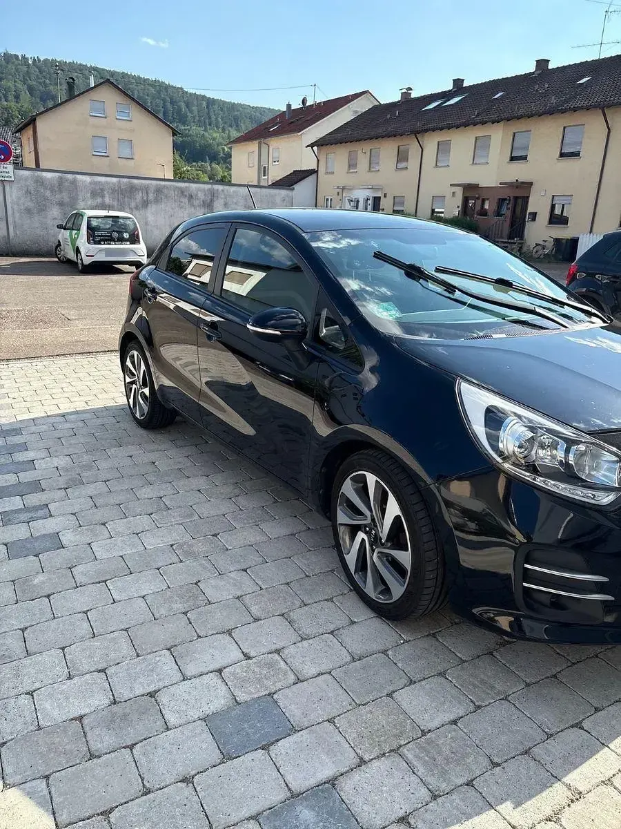 Gebraucht Kia Rio Attract 84 PS (61 kW) 2014 Schwarz Limousine