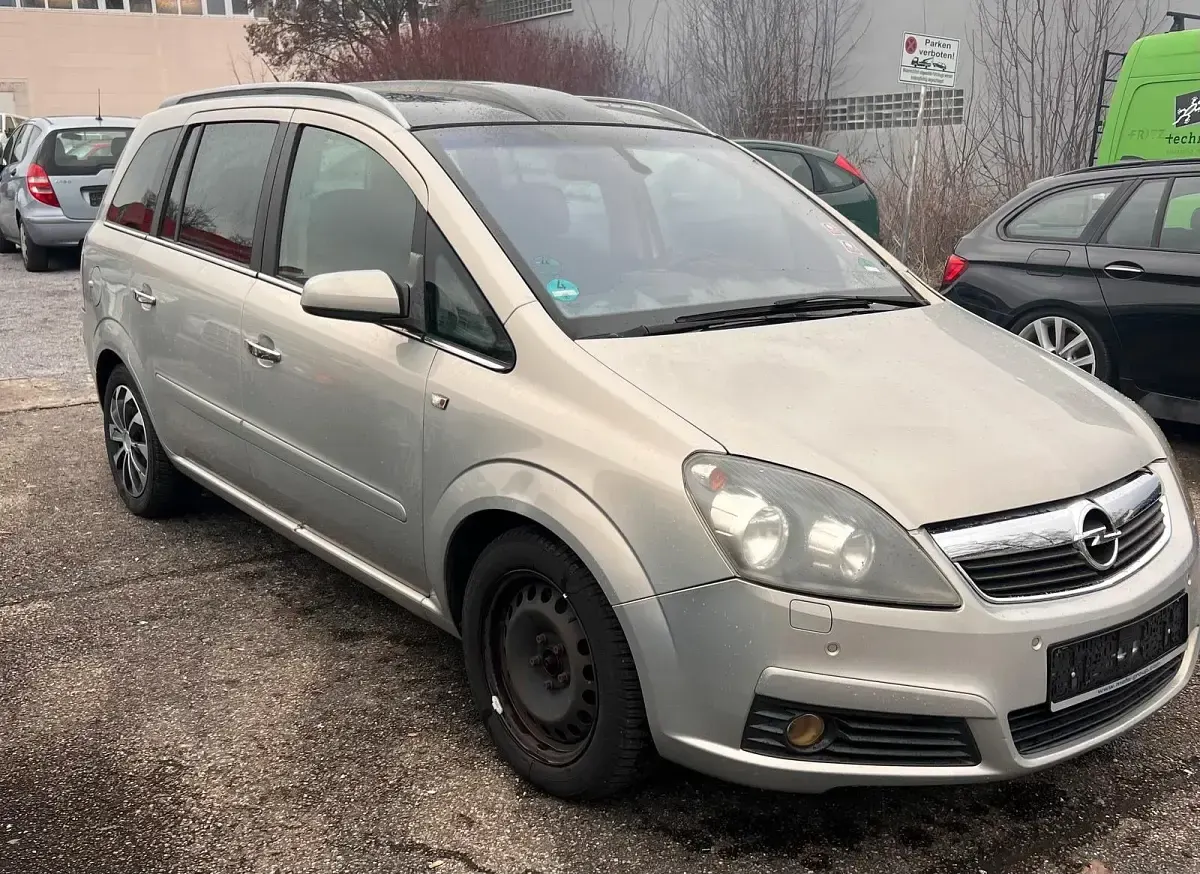 Gebraucht Opel Zafira 150 PS (110 kW) 2006 Gold Van / Kleinbus