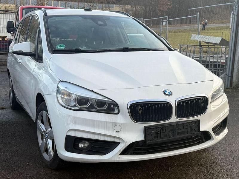 Weiß Gebraucht 2017 BMW 220 Gran Tourer Advantage Van / Kleinbus | 5.980 € (Superpreis) - Bild 1/4