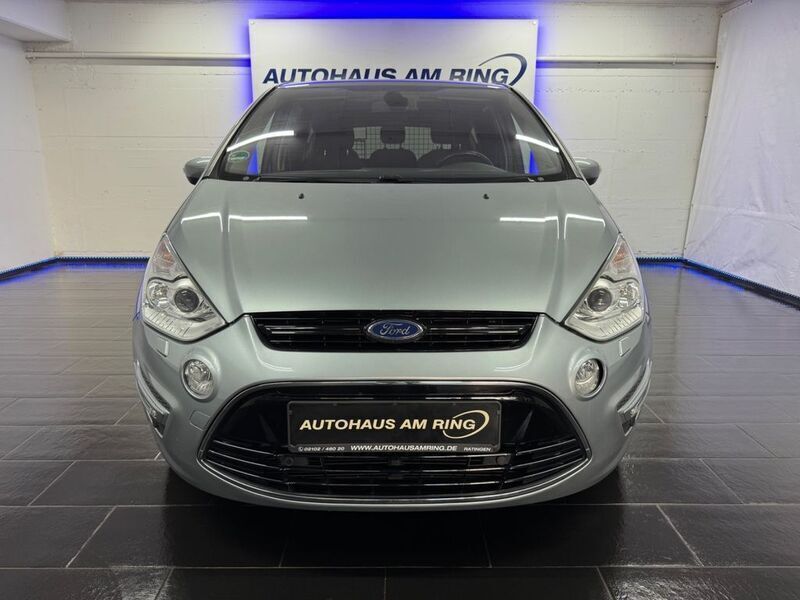 Silber Gebraucht 2013 Ford S-MAX Titanium Van / Kleinbus | 9.999 € (Etwas zu teuer) - Bild 1/4