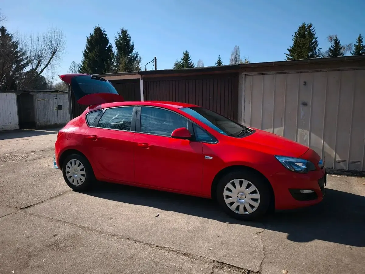 Gebraucht Opel Astra 116 PS (85 kW) 2015 Rot Limousine