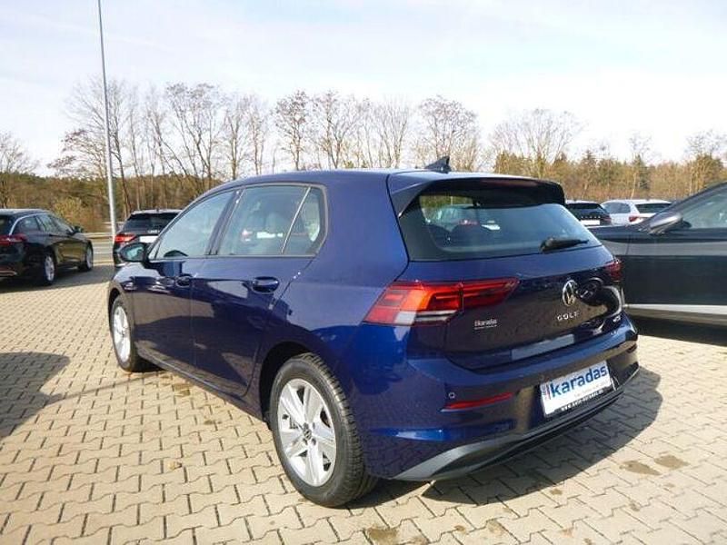 Gebraucht VW Golf VIII Life 110 PS (80 kW) 2021 Atlantic blue metallic Limousine