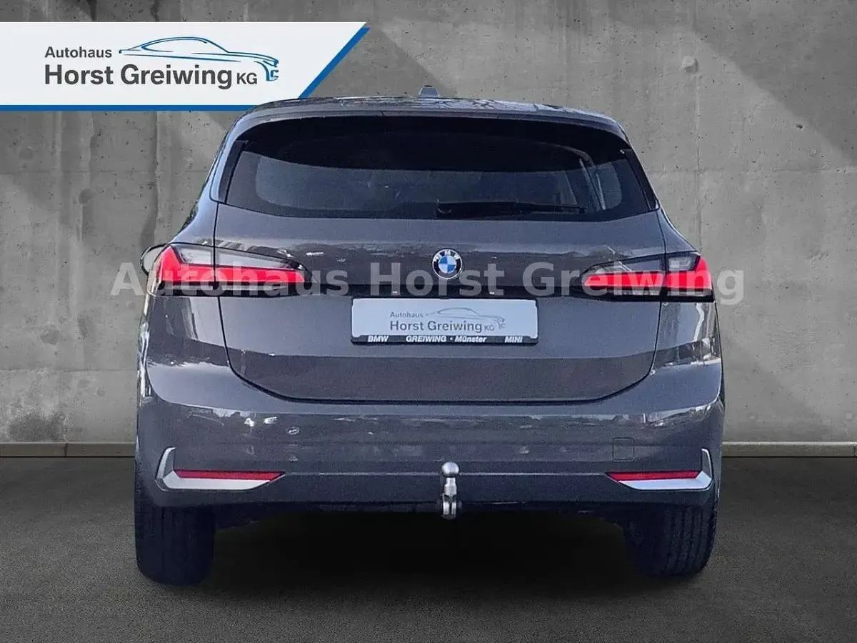 Używany BMW 218 150 KM (110 kW) 2023 Brązowy Minivan