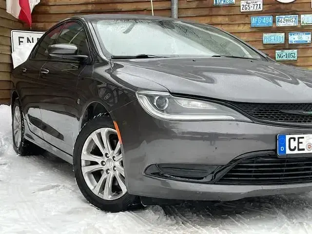Second-hand Chrysler 200 294 CP (216 kW) 2015 Gri Berlinǎ