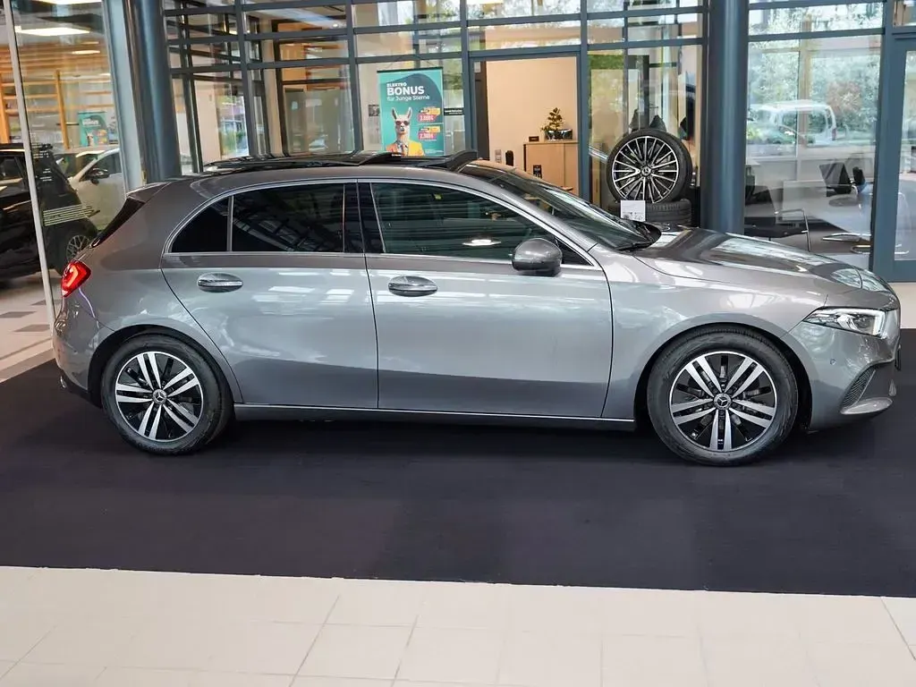 Gebraucht Mercedes A200 Progressive 150 PS (110 kW) 2022 Mountaingrau Limousine