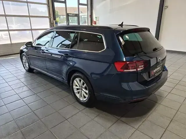 Gebraucht VW Passat Business 150 PS (110 kW) 2023 Blau Kombi