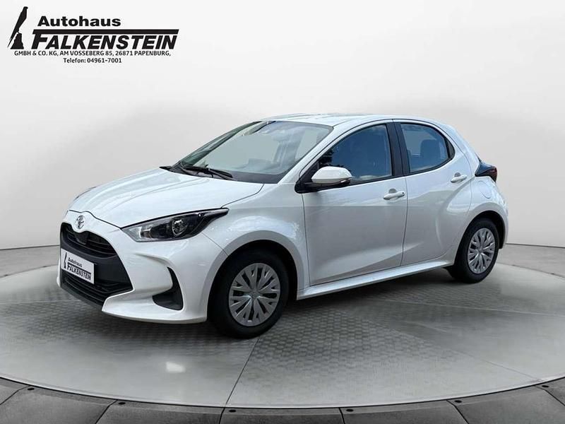 Schneeweiß Gebraucht 2023 Toyota Yaris Comfort Kleinwagen | 16.980 € (Fairer Preis) - Bild 1/4