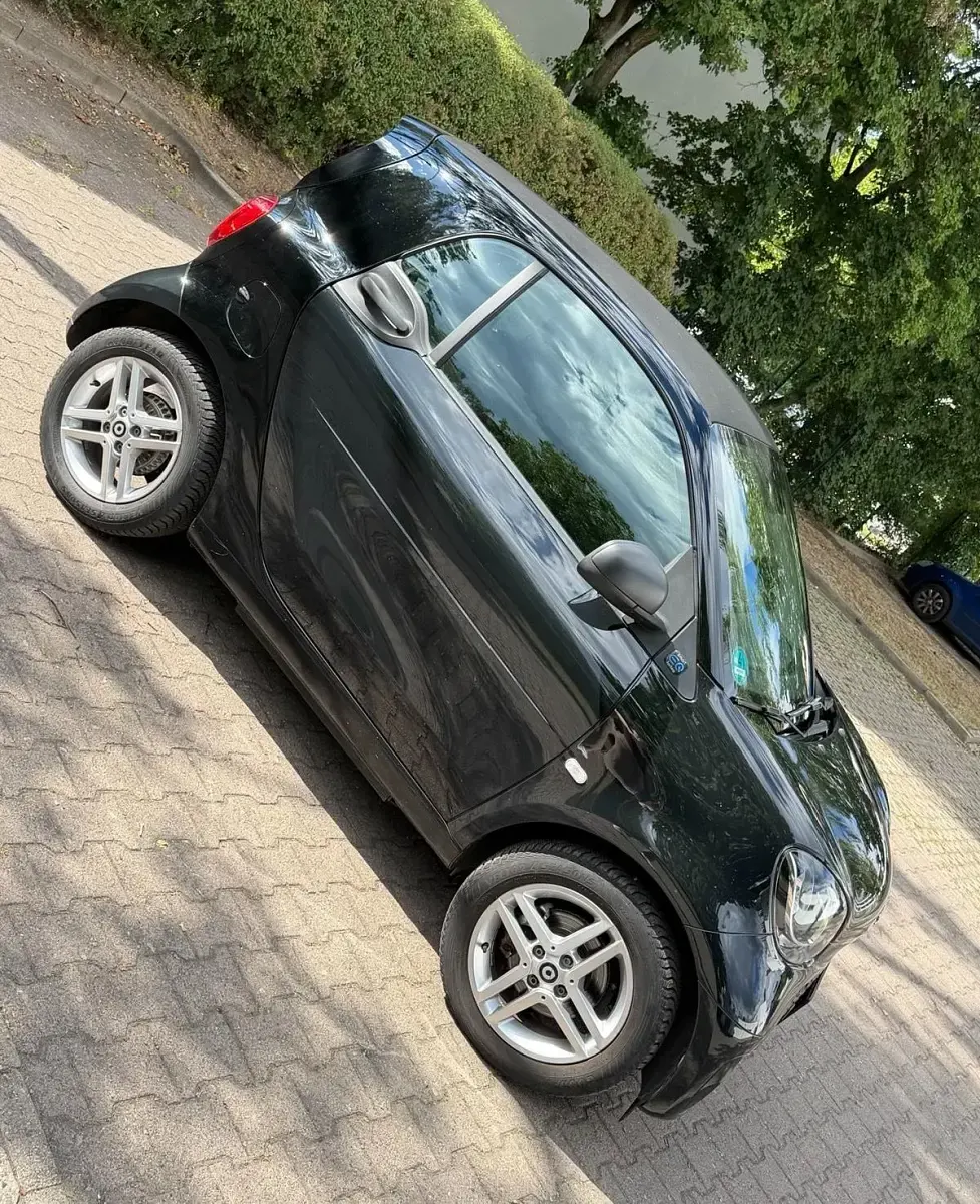 Gebraucht Smart ForTwo Coupé 60 kW (82 PS) 2023 Schwarz Kleinwagen