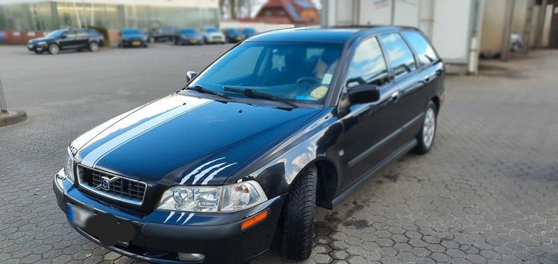 Gebraucht Volvo V40 118 PS (86 kW) 2002 Schwarz Kombi