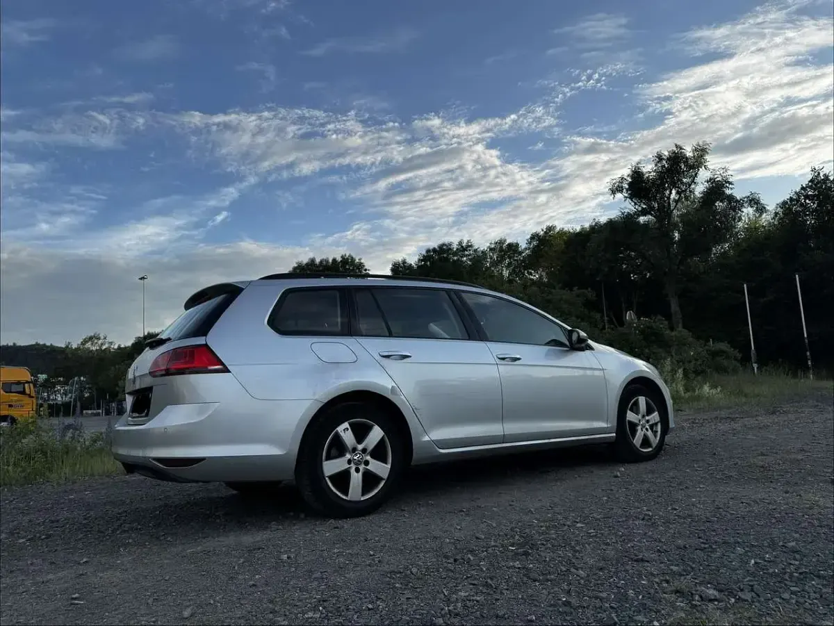 Gebraucht VW Golf VII Trendline 110 PS (80 kW) 2015 Grau Kombi