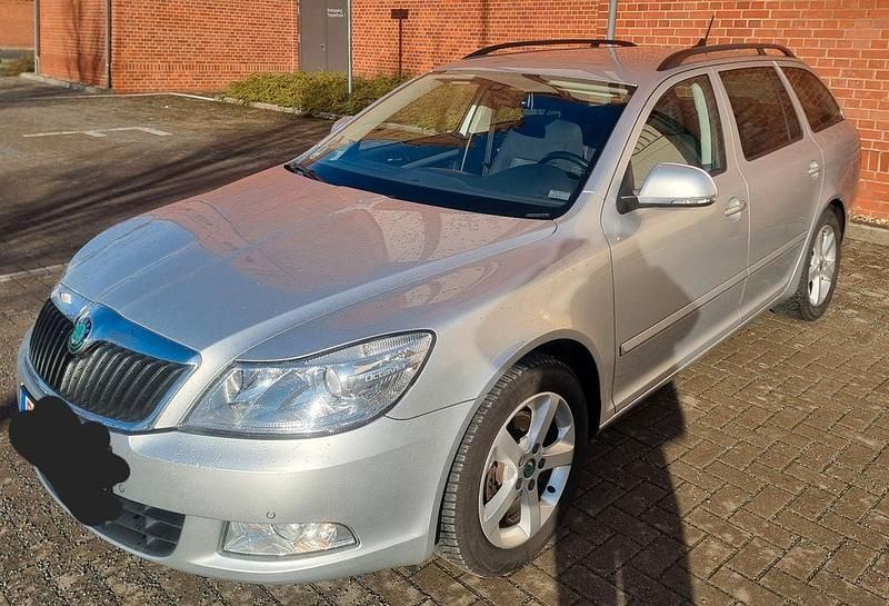 Silber Gebraucht 2013 Skoda Octavia Limousine | 6.800 € (Guter Preis) - Bild 1/4