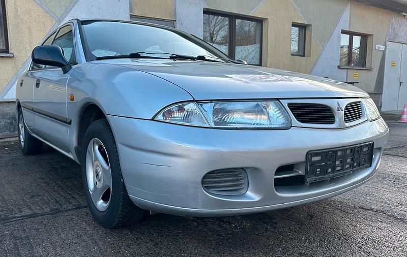 Gebraucht Mitsubishi Carisma 90 PS (66 kW) 1998 Silber Limousine