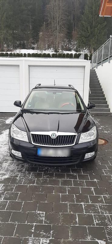 Schwarz Gebraucht 2013 Skoda Octavia Kombi | 9.000 € (Teuer) - Bild 1/4