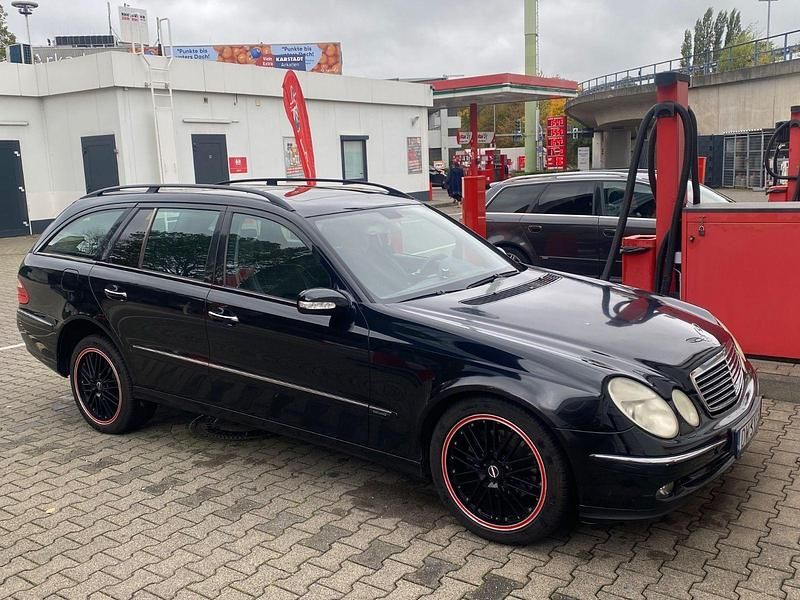 Schwarz Gebraucht 2004 Mercedes 320 Kombi | 2.900 € (Fairer Preis) - Bild 1/4