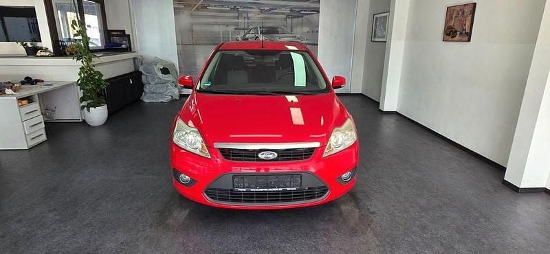 Gebraucht Ford Focus Titanium 101 PS (74 kW) 2011 Rot Limousine