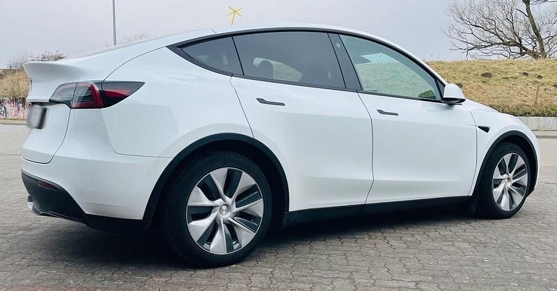 Gebraucht Tesla Model Y RWD 188 kW (256 PS) 2023 Weiß SUV