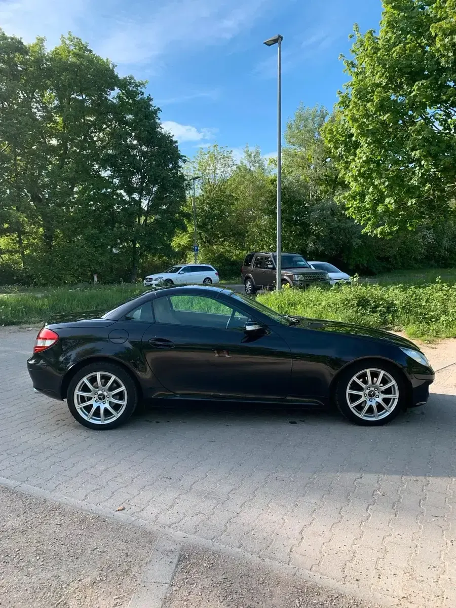 Second-hand Mercedes SLK200 204 CP (150 kW) 2007 Negru Cabrio