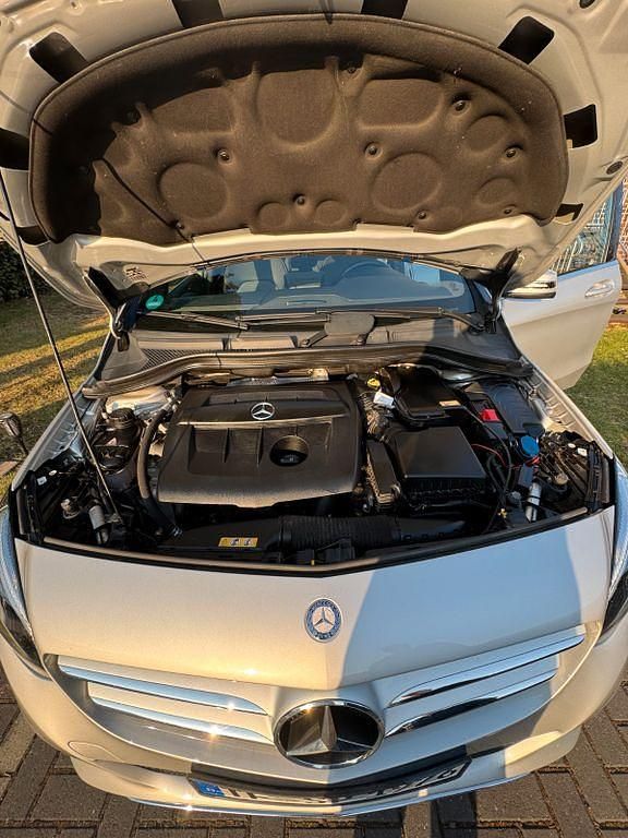 Gebraucht Mercedes B180 109 PS (80 kW) 2016 Silber Van / Kleinbus