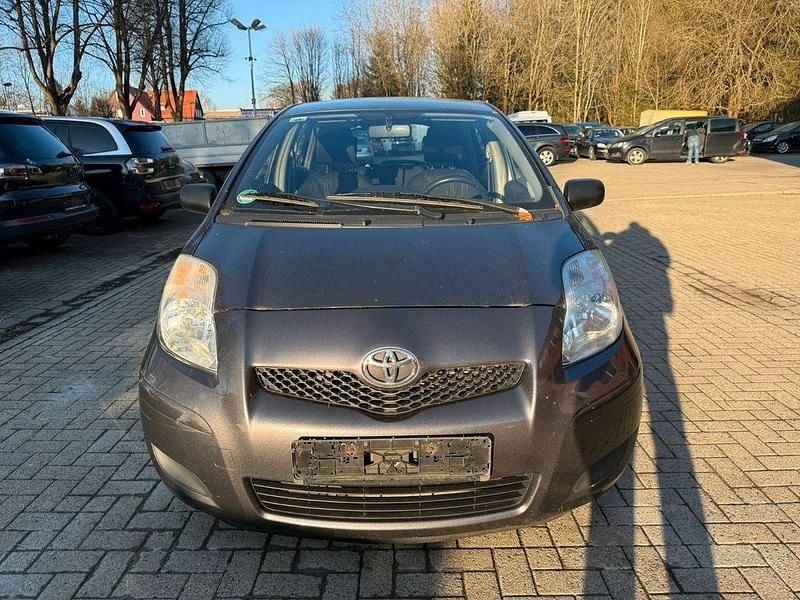 Gebraucht Toyota Yaris Cool 101 PS (74 kW) 2010 Grau Kleinwagen
