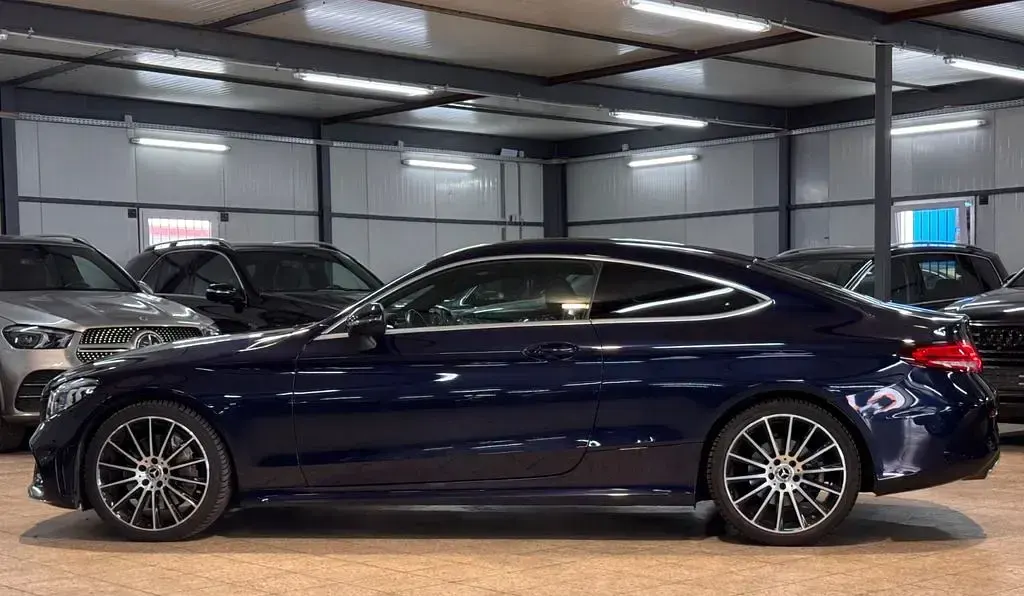 Gebraucht Mercedes C300 AMG 258 PS (189 kW) 2019 Blau Coupé