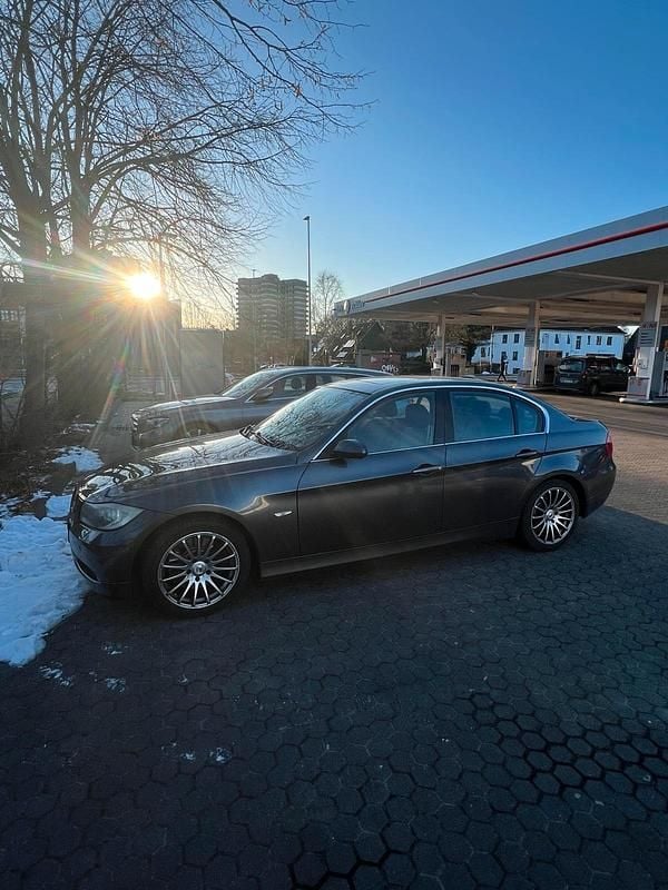 Grau Gebraucht 2007 BMW 325 Limousine | 5.100 € (Guter Preis) - Bild 1/4