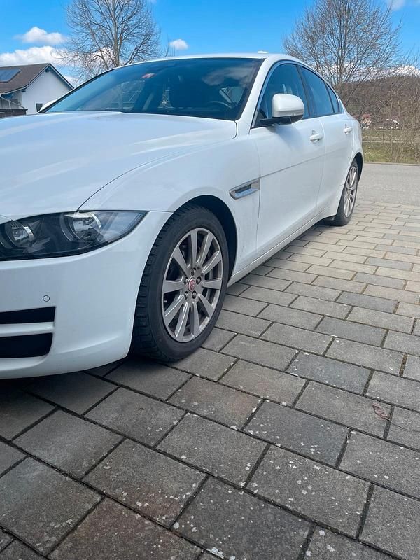 Gebraucht Jaguar XE 163 PS (119 kW) 2017 Weiß Limousine