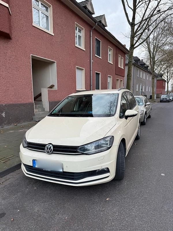 Gebraucht VW Touran 116 PS (85 kW) 2019 Gelb Van / Kleinbus