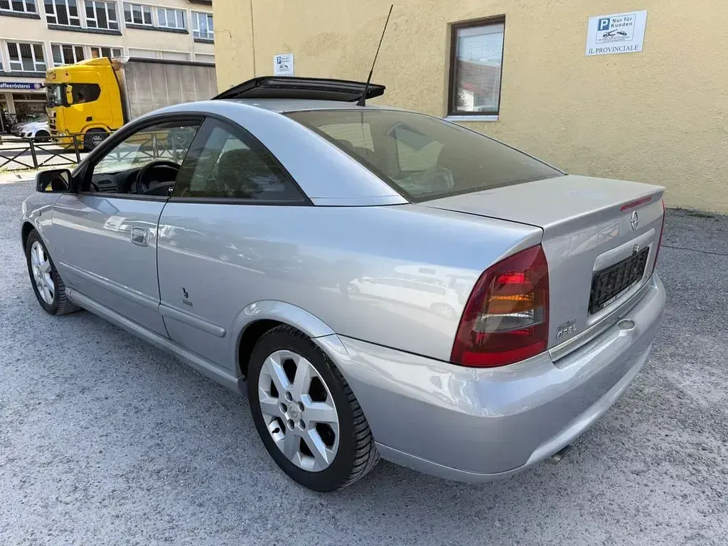 Gebraucht Opel Astra 147 PS (108 kW) 2000 Silber Coupé