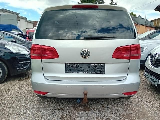 Gebraucht VW Touran Trendline 105 PS (77 kW) 2013 Silber Van / Kleinbus