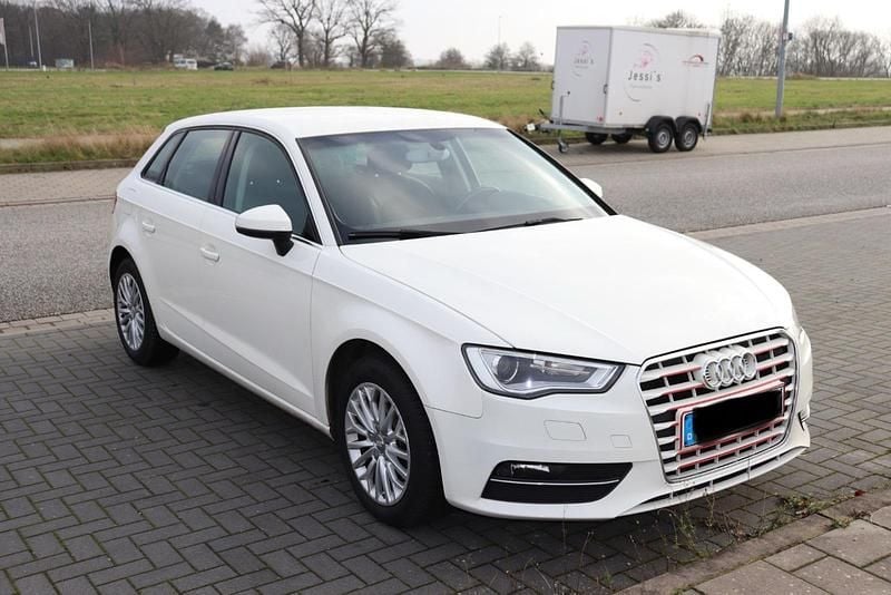 Gebraucht Audi A3 110 PS (80 kW) 2015 Weiß Limousine