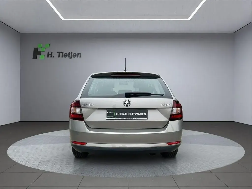 Gebraucht Skoda Rapid 95 PS (69 kW) 2018 Beige Kleinwagen
