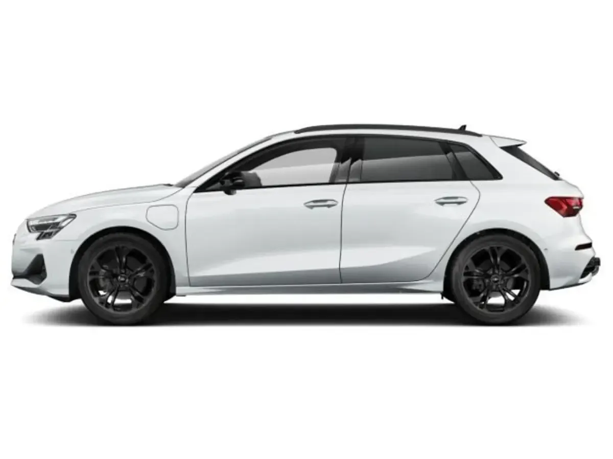 Gebraucht Audi A3 Sportback e-tron Advanced Plus 204 PS (150 kW) 2025 Gletscherweiß metallic Kleinwagen