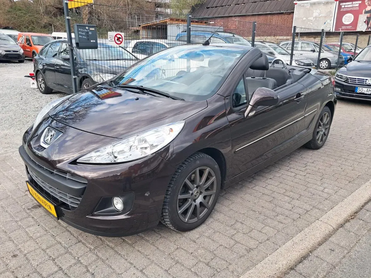 Gebraucht Peugeot 207 CC 112 PS (82 kW) 2014 Braun Cabrio