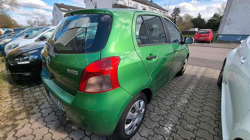 Gebraucht Toyota Yaris 70 PS (51 kW) 2007 Grün Kleinwagen