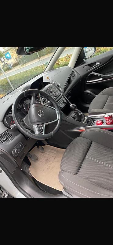 Grau Gebraucht 2015 Opel Zafira Tourer Edition Van / Kleinbus | 6.900 € (Fairer Preis) - Bild 1/4