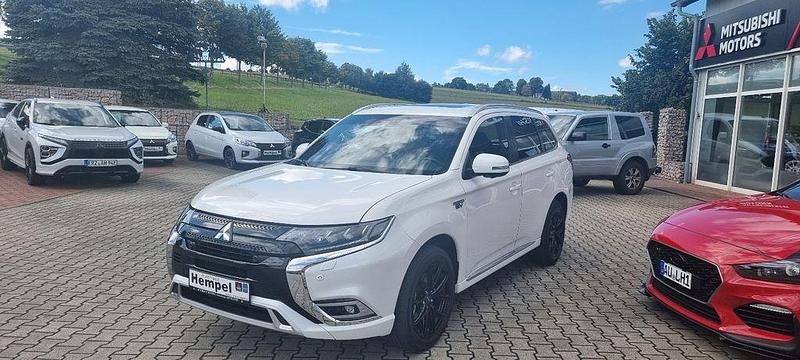 Perlmuttweiß Gebraucht 2019 Mitsubishi Outlander P-HEV Top SUV | 24.990 € (Fairer Preis) - Bild 1/4