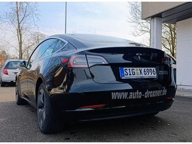 Gebraucht Tesla Model 3 Standard Range Plus 225 kW (306 PS) 2019 Solid black (metallic) Limousine
