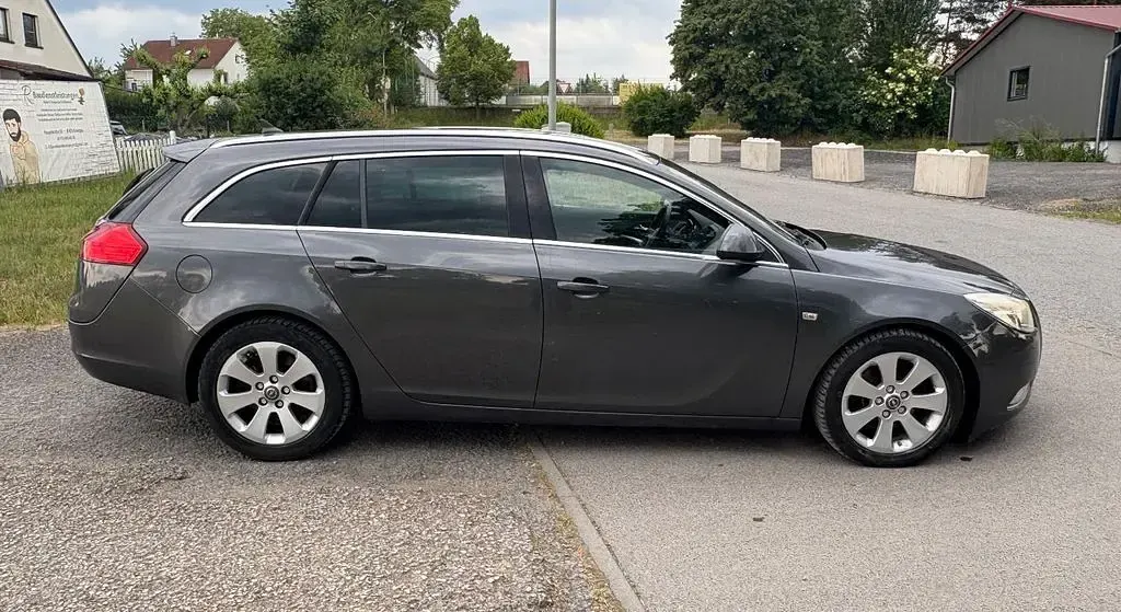 Gebraucht Opel Insignia 160 PS (117 kW) 2010 Grau Limousine