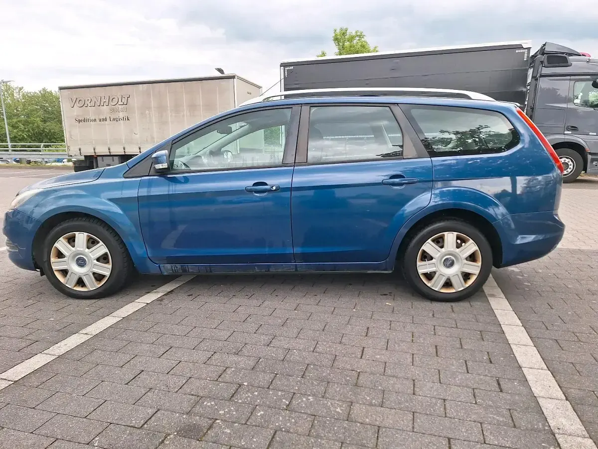 Gebraucht Ford Focus 116 PS (85 kW) 2009 Blau Kombi