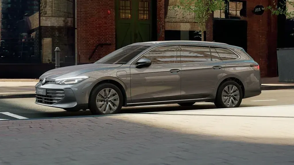 Gebraucht VW Passat Business 272 PS (200 kW) 2025 Grau Kombi