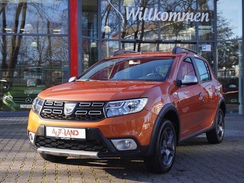 Gebraucht Dacia Sandero Stepway 90 PS (66 kW) 2017 Orange SUV