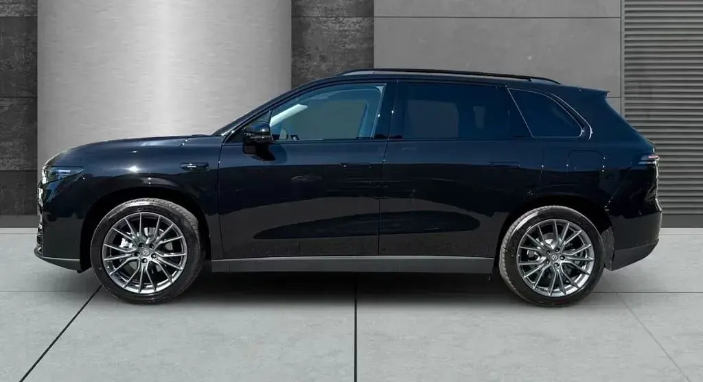 Nouă Leapmotor C10 219 kW (299 CP) 2026 Negru SUV
