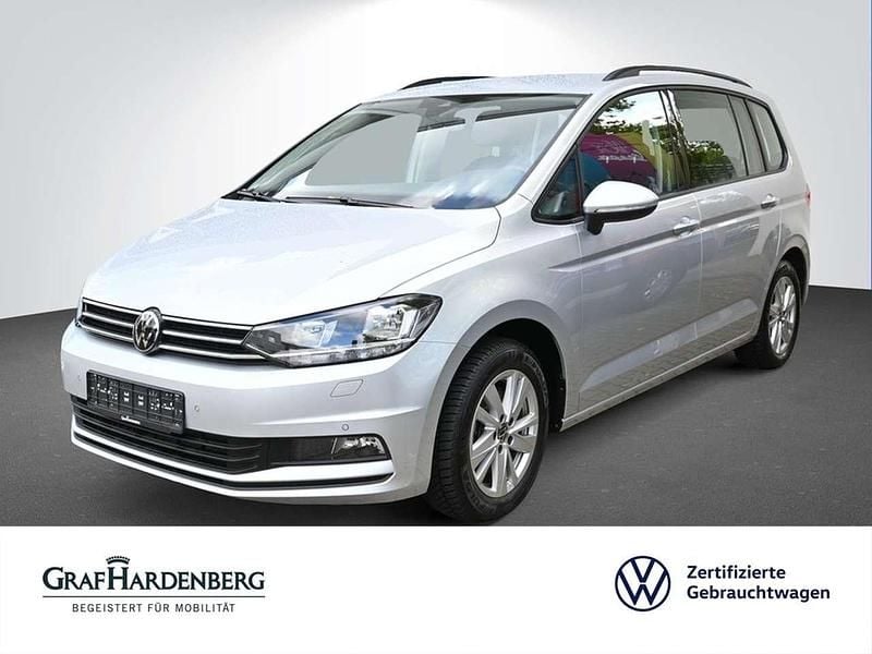 Silber Gebraucht 2024 VW Touran Comfortline Van / Kleinbus | 32.880 € (Etwas zu teuer) - Bild 1/4