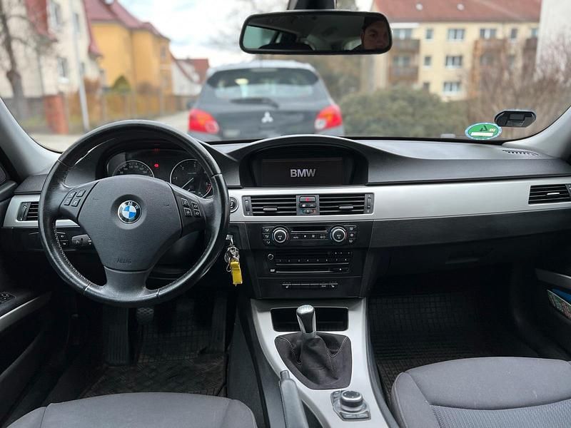 Gebraucht BMW 320 177 PS (130 kW) 2009 Weiß Kombi