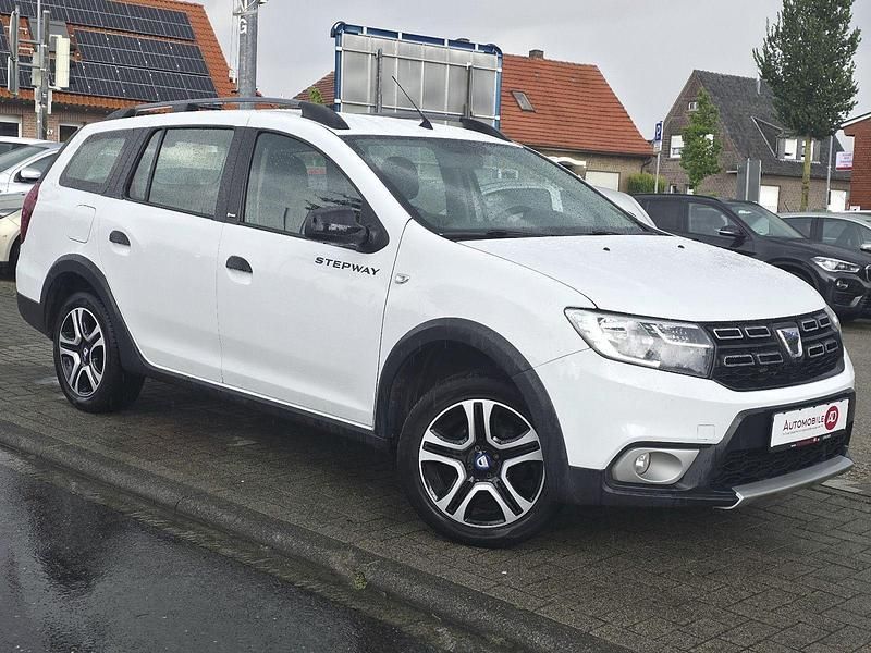 Weiß Gebraucht 2021 Dacia Logan MCV Stepway Kombi | 6.990 € (Fairer Preis) - Bild 1/3