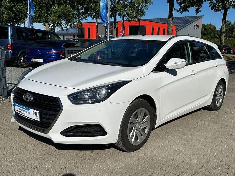 Weiß Gebraucht 2016 Hyundai i40 Classic Kombi | 9.900 € (Fairer Preis) - Bild 1/4