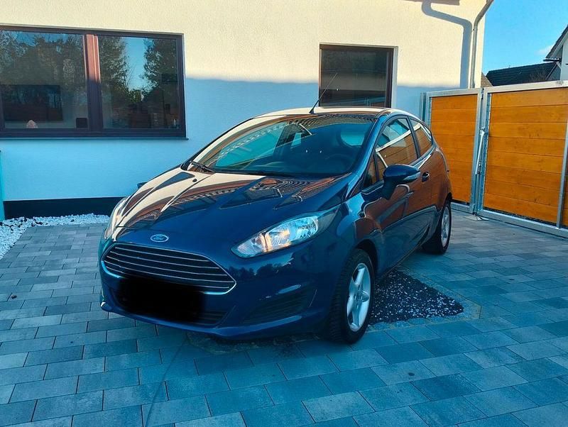 Gebraucht Ford Fiesta Trend 60 PS (44 kW) 2014 Blau Kleinwagen