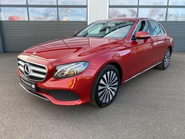 Gebraucht Mercedes E200 Avantgarde 184 PS (135 kW) 2016 Hyazinthrot Limousine