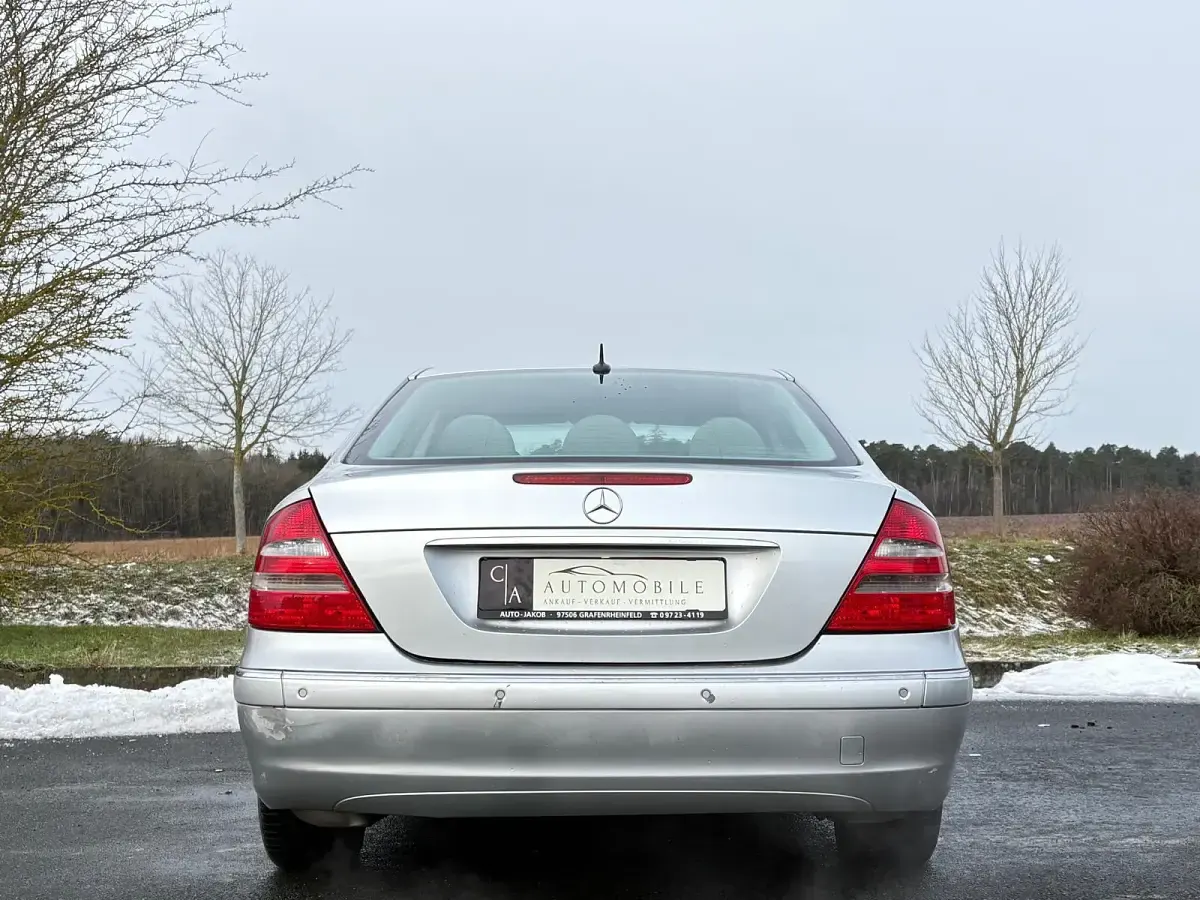 Gebraucht Mercedes E240 Elegance 177 PS (130 kW) 2002 Silber Limousine
