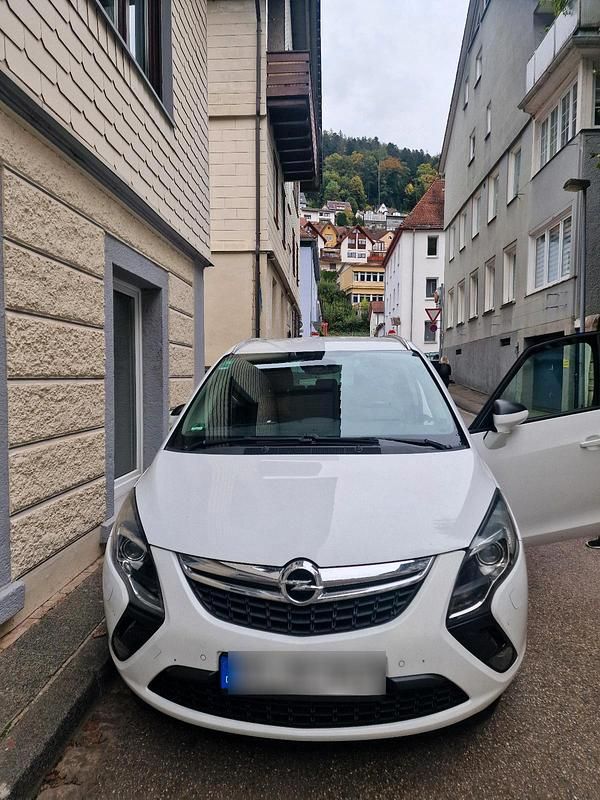 Weiß Gebraucht 2013 Opel Zafira Tourer Van / Kleinbus | 5.750 € (Guter Preis) - Bild 1/4